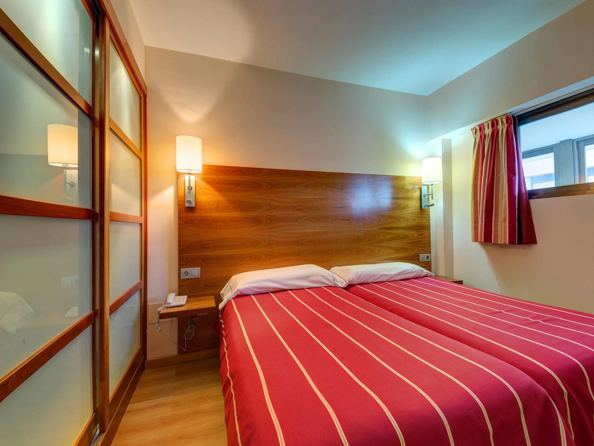 Apartamentos Astuy Isla Plana Extérieur photo